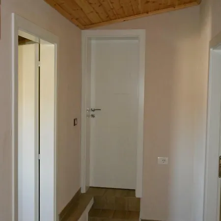 Apartment Nr.8 *
